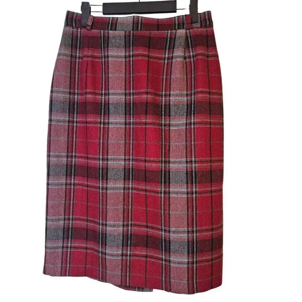 Nygard Collections wool blend red/grey plaid skirt. Size 12.
